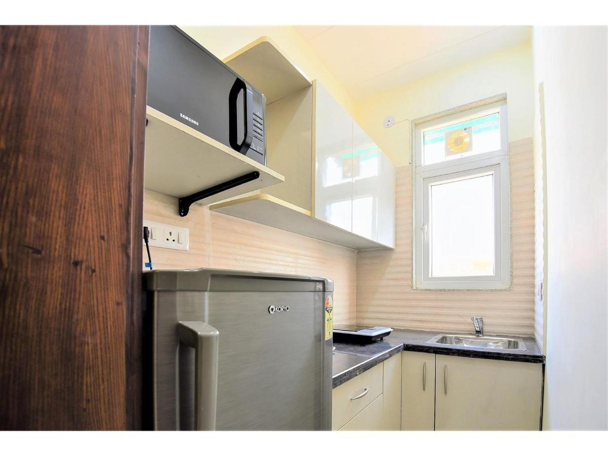 Bluo Studio4 Golf Course Road - Gym, Balcony, Lift Гургаон Екстериор снимка