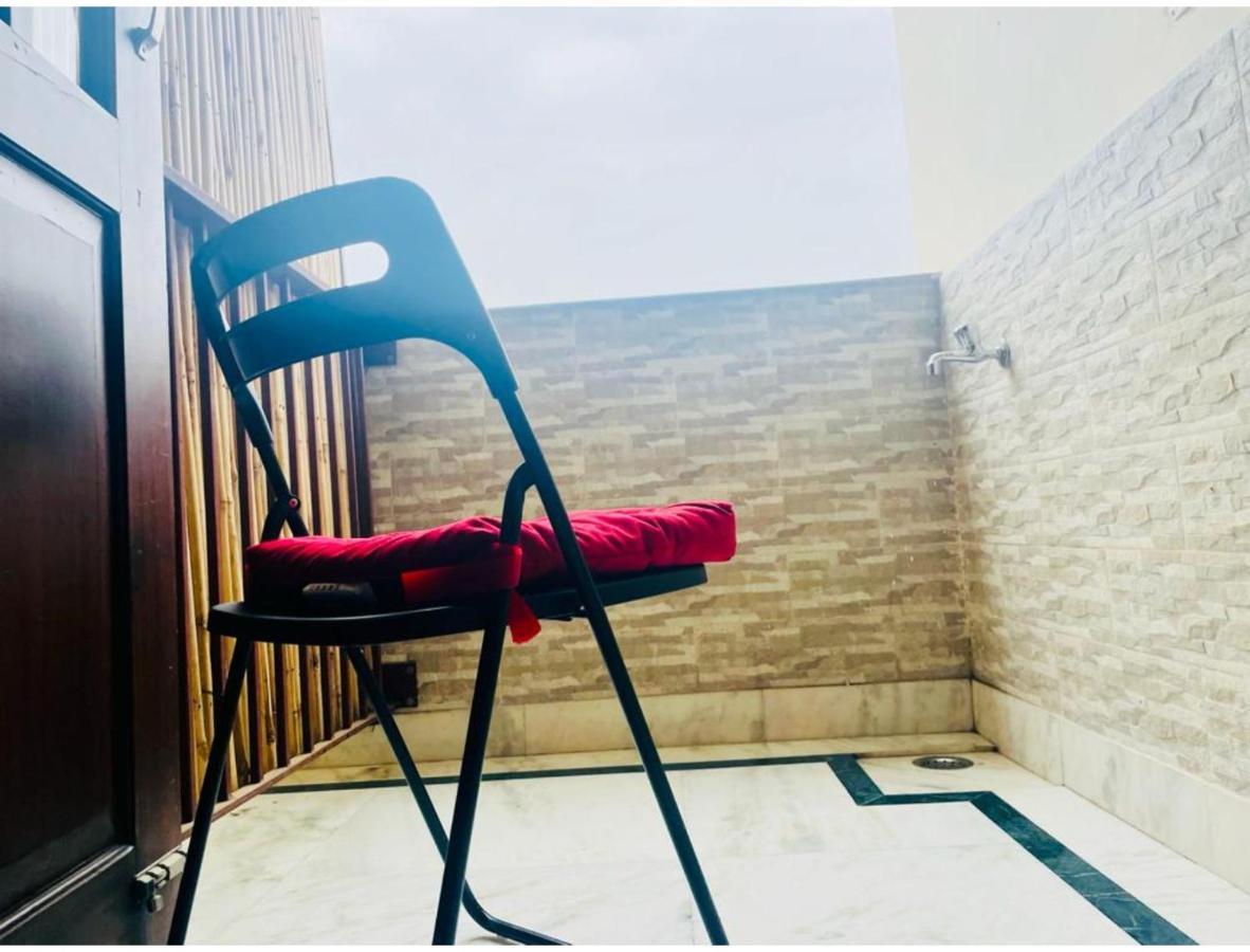 Bluo Studio4 Golf Course Road - Gym, Balcony, Lift Гургаон Екстериор снимка