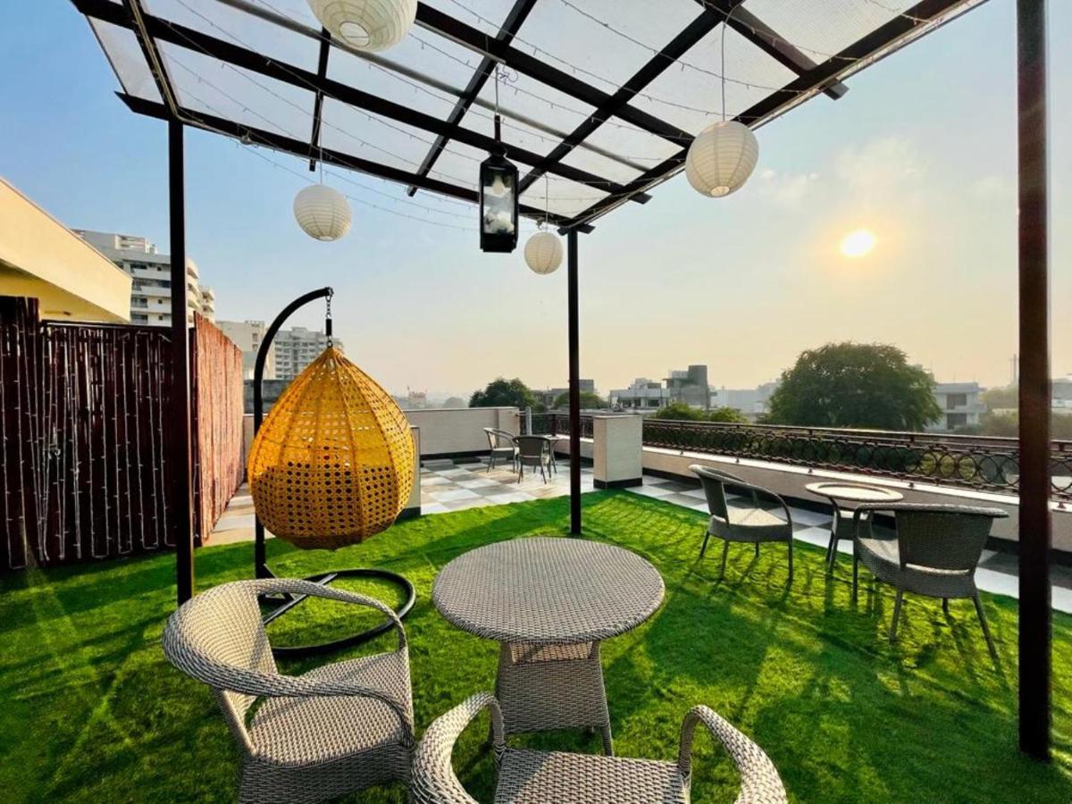 Bluo Studio4 Golf Course Road - Gym, Balcony, Lift Гургаон Екстериор снимка
