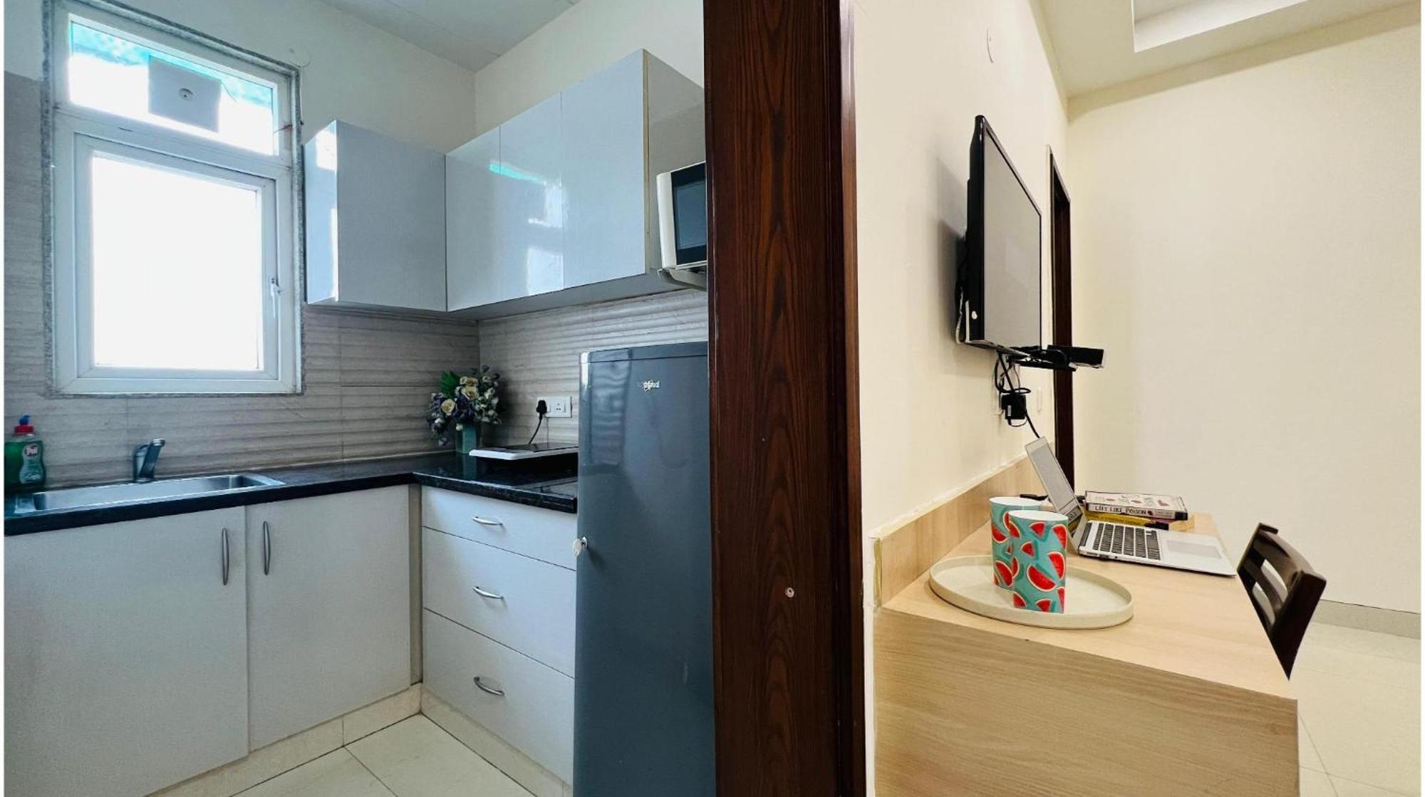 Bluo Studio4 Golf Course Road - Gym, Balcony, Lift Гургаон Екстериор снимка