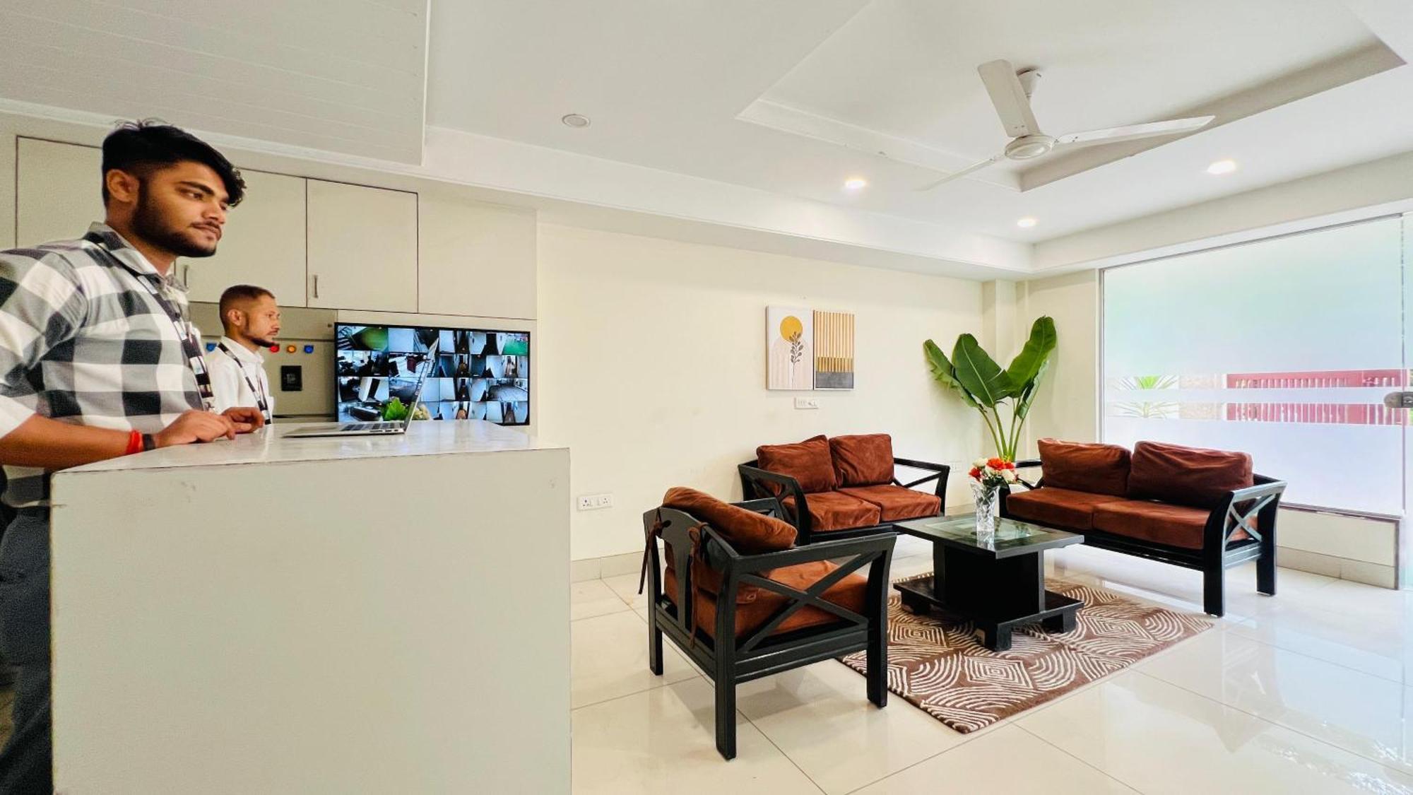 Bluo Studio4 Golf Course Road - Gym, Balcony, Lift Гургаон Екстериор снимка