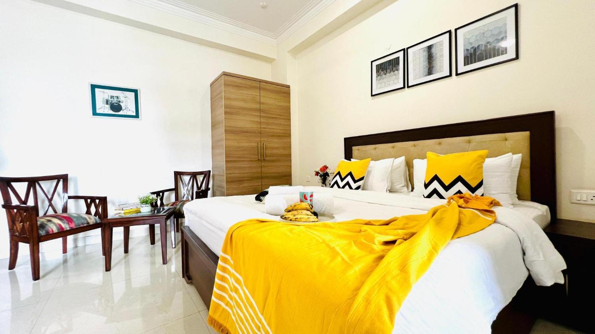 Bluo Studio4 Golf Course Road - Gym, Balcony, Lift Гургаон Екстериор снимка